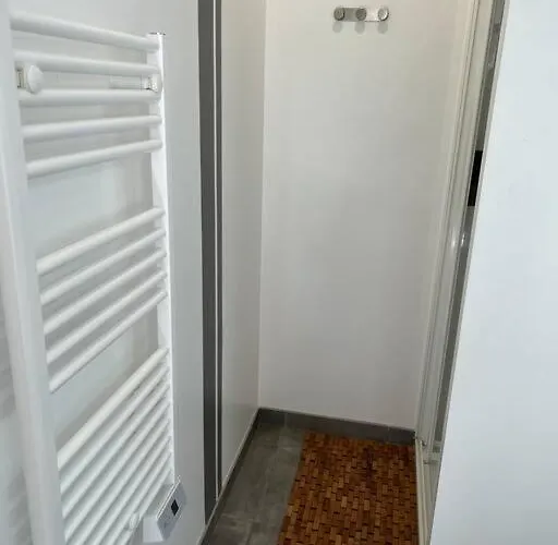 Le Mans Proche Du Circuit Des 24h